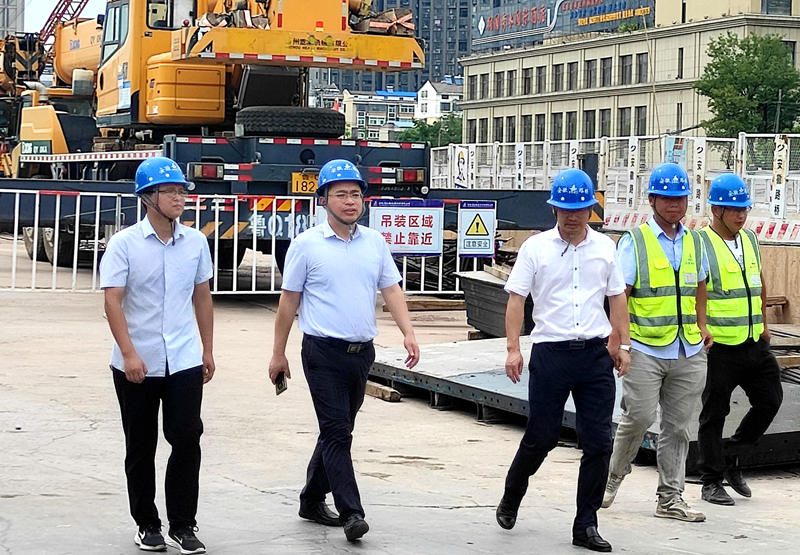 公司黨委書記、董事長錢申春到軌道3號線南延2標(biāo)項(xiàng)目檢查指導(dǎo)